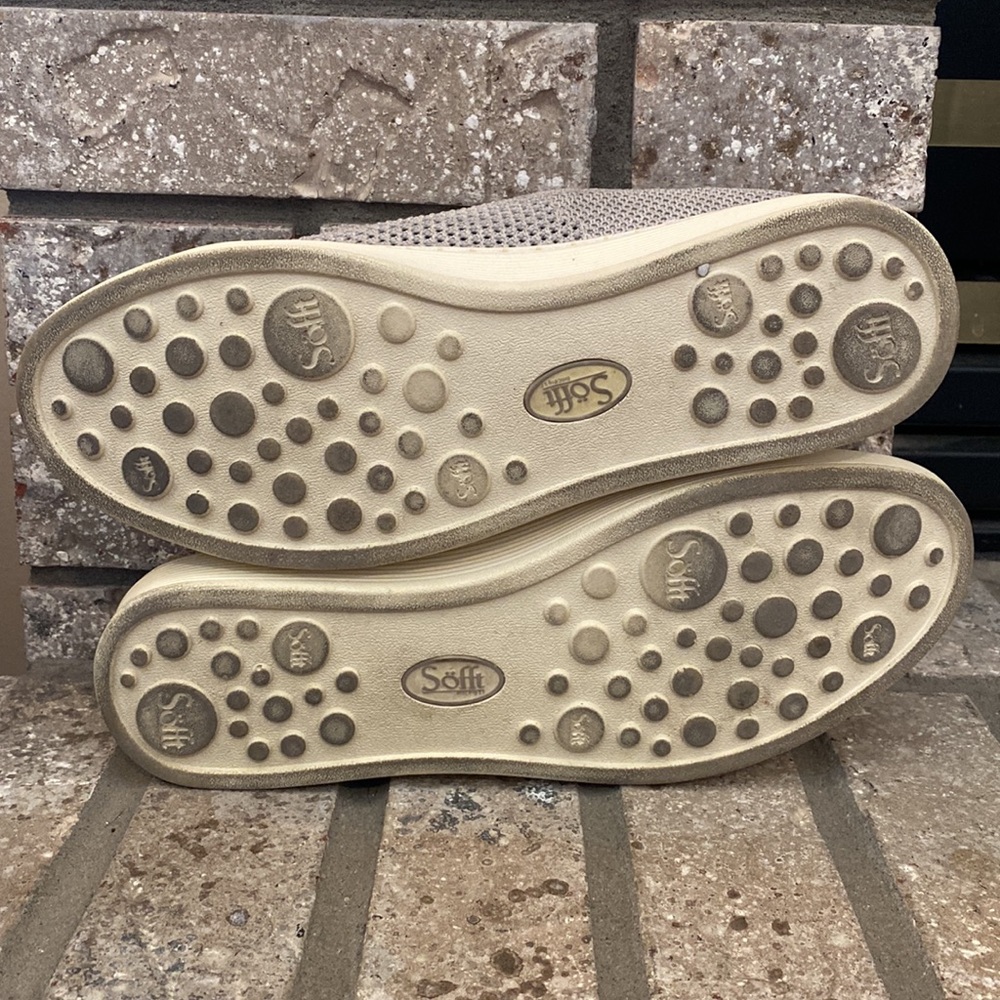 Sofft light grey slip on sneakers shoes size 7 - Picture 8 of 9